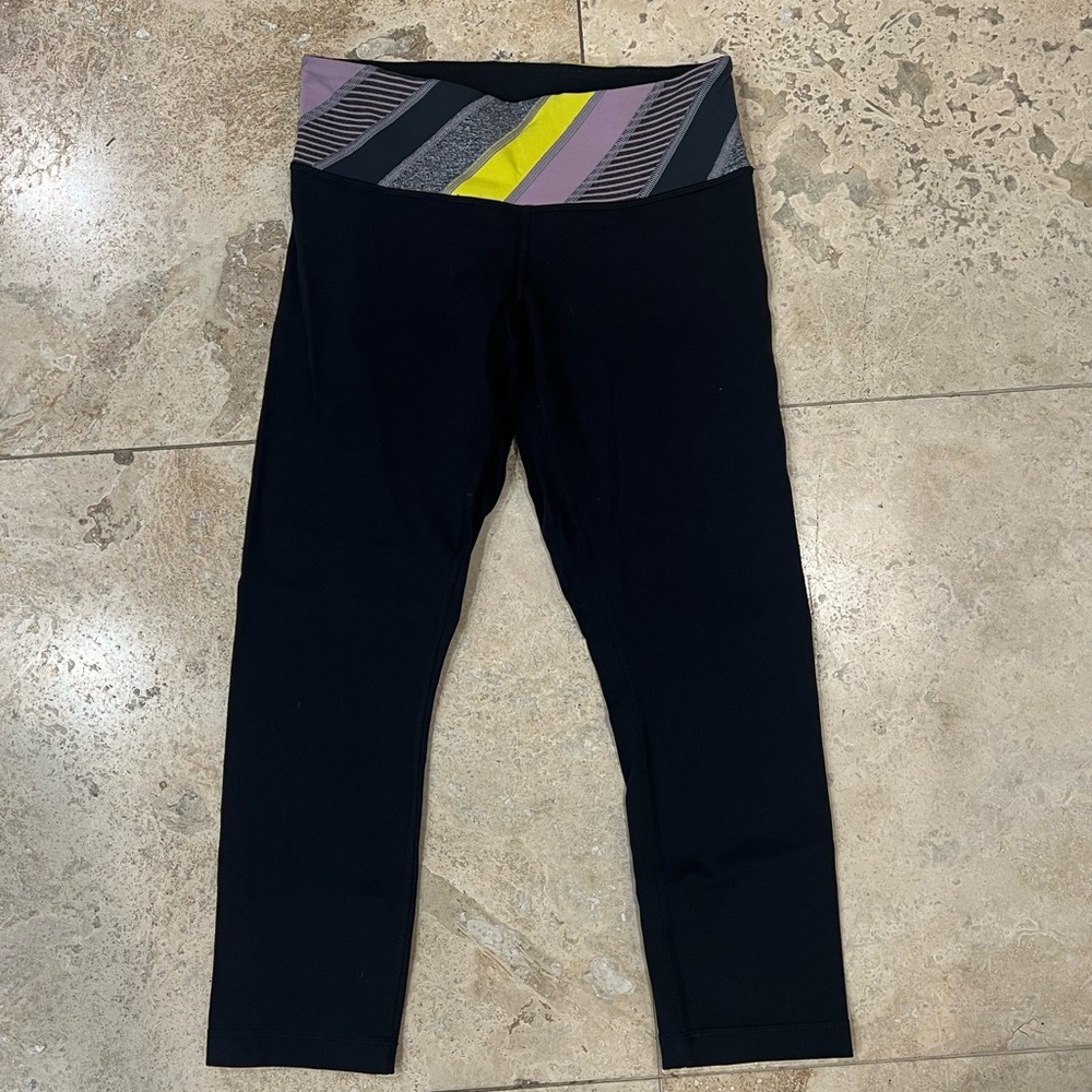 Lululemon wunder under reversible mid calf leggings size 6
